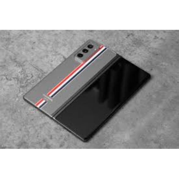 Z FOLD 2  THOM BROWN