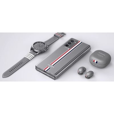 Z FOLD 2  THOM BROWN